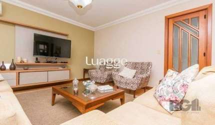 Casa de 380m² - 4 dormitórios, 2 suítes, 4 vagas no bairro Bom Jesus