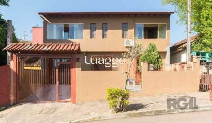 Casa de 4 quartos com 265m², no bairro Cavalhada