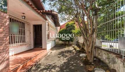 Casa de 4 dormitórios, no bairro Medianeira