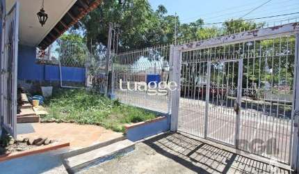 Casa de 3 dormitórios no bairro Partenon