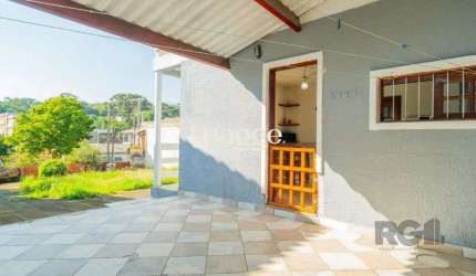 Casa de 3 dormitórios no bairro Nonoai