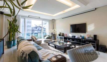 Casa com 5 suites com area privativa 714,00