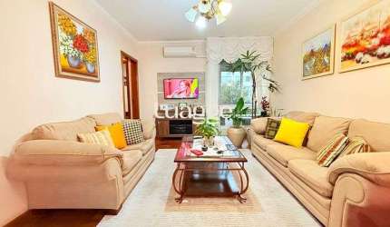 Impecável apartamento com 3 dormitórios , 3 banheiros , 2 vagas cobertas , com 120 m² privativos.