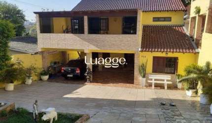 Casa para Venda - 300m², 3 dormitórios, sendo 1 suites, 5 vagas - Partenon