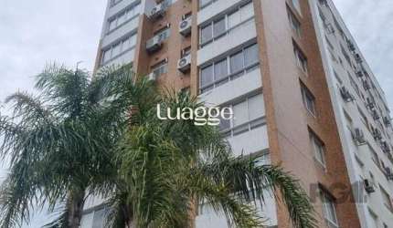Apartamento semimobiliado e decorado no bairro Auxiliadora, com 91 m²