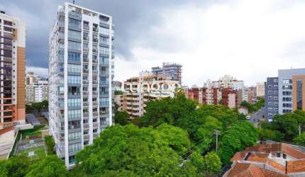 Apartamento de 2 quartos, suíte e 2 vagas de garagem no bairro Menino Deus