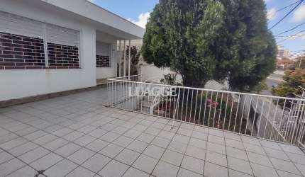 Casa à venda com 3 quartos, 1 vaga e pátio - Bairro Medianeira