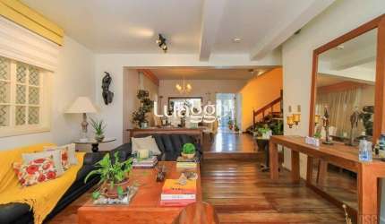 casa Living para 3 ambientes com lavabo, cozinha com pia e armários planejados