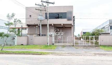 Pavilhão com área construída de cerca de 900m²