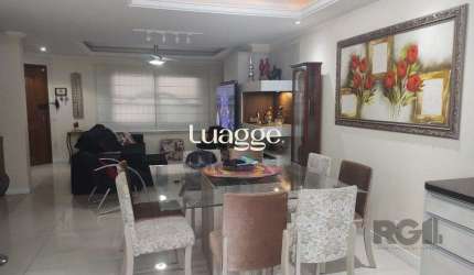 Linda Casa de Três Pavimentos, Finamente Decorada, Pronta para Morar!