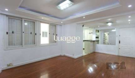 Apartamento semi-mobiliado, possui 3 dormitórios, sendo 1 suíte