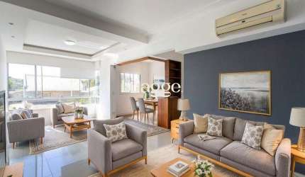 Apartamento de 3 dormitórios, transformado em dois, 1 suíte, living para 2 ambientes, cozinha com churrasqueira, área de serviço, banheiro social e 1 vaga de garagem.