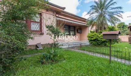 Casa para Venda - 400m², 4 dormitórios, sendo 1 suites, 3 vagas - Partenon