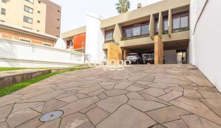 Casa à venda - 500m², 6 dormitórios,  8 vagas, 1 suite, no bairro Menino Deus, em Porto Alegre
