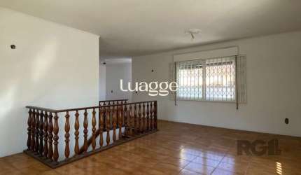 CASA COM 5 DORMITÓRIOS, ESPAÇO PARA FESTAS E PEÇAS AMPLAS PRÓXIMO AO IGUATEMI