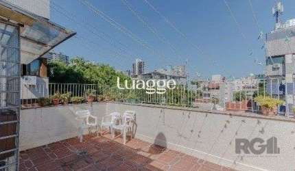 Vende-se excelente cobertura 2 quartos com suíte, 3 vagas de garagem com 156m² no Petrópolis