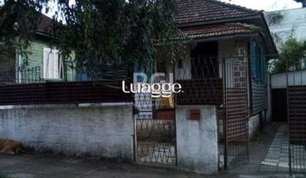 Casa para Venda - 300m², 2 dormitórios, 3 vagas - Teresópolis