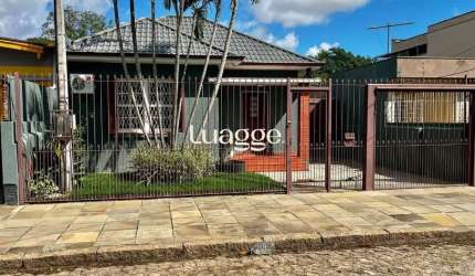 Casa toda reformada, 135 m² de área construída, churrasqueira e piscina