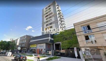 Apartamento de dois dormitórios, suíte e uma vaga de garagem no bairro Santana em Porto Alegre
