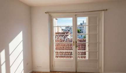 Vende-se apartamento com 2 quartos, 76m², sacada e 1 vaga - Auxiliadora