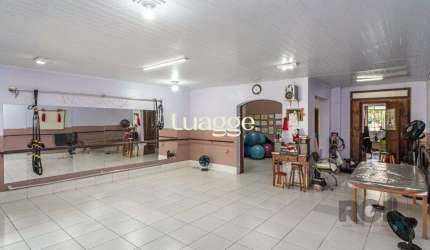 CASA COMERCIAL E RESIDENCIAL NO MIOLO DO BAIRRO SANTANA