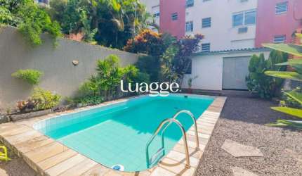 Casa com 255 metros privativos e pátio com piscina no Bairro Higienópolis