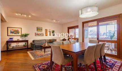 Apartamento com três quartos e três vagas, no bairro Bela Vista