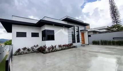 Elegância e Bem-Estar em Atibaia – Casa com 3 Suítes e Piscina no Loanda.