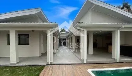 Casa térrea com 4 suítes e 4 vagas em Atibaia