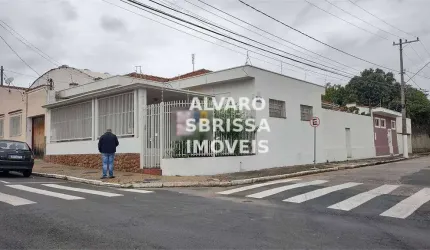 Casa no centro de Itu, bem localizada, residencial ou comercial. Sala, sala de jantar, cozinha, escritório, 3 dormitórios sendo 1 suíte 292m² p venda