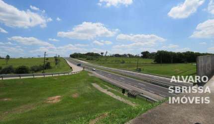 Área em zona industrial com classificação zupi-1, 115.110 m2,   600 metros lineares de frente para a pista, entre as cidades de Itu e Porto Feliz