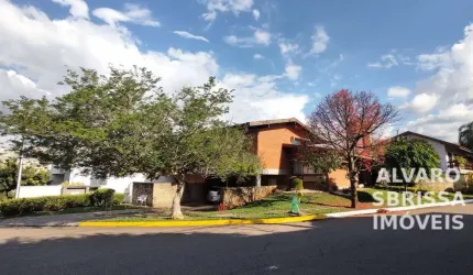 Casa com 3 dormitórios sendo uma suíte no Condomínio Portella em Itu SP com 350m de área construída. A duas quadras da área social, piscinas, etc.