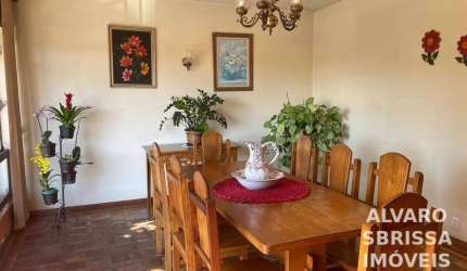 Casa estilo sobrado com 3 dormitórios cozinha e ampla sala a venda na região central de Itu SP