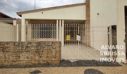 Imóvel comercial em rua com bastante movimento de automóveis a 3 quadras da praça central da cidade com 297 m² de terreno e 156 m² de área construída.