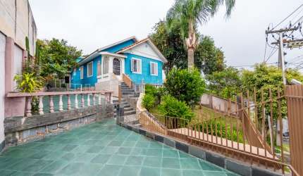 CASA COM AMPLO TERRENO NO SEMINÁRIO
