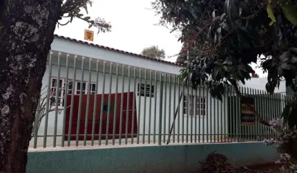 Casa para Venda em Cascavel, Centro, 4 dormitórios, 1 suíte, 1 banheiro, 2 vagas