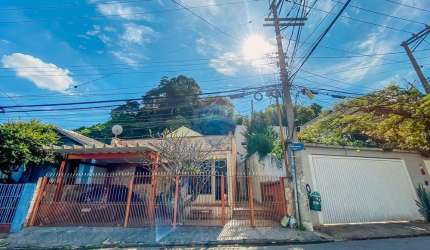Casa de 160m²  3 em 1 localizada em bairro residencial tranquilo