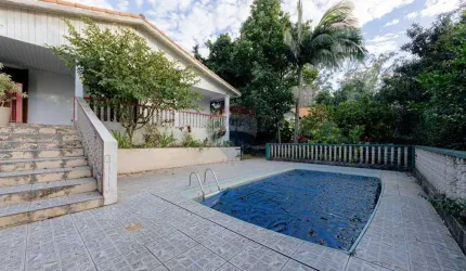 Chácara com 1.120 m², piscina e edícula em bairro tranquilo e arborizado de Osasco