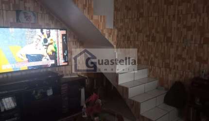 Casa Sobrado de 169m² em Vila das Valsas - São Bernardo do Campo, com 3 dormitórios e 2 banheiros. À venda por R$320.000. Confira!