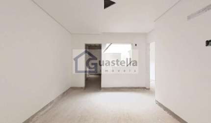 Casa Sobrado em Santa Terezinha, São Bernardo do Campo - 240m², 3 suítes, 6 banheiros por R$1.3M