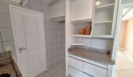 Apartamento à Venda com 3 Dormitórios (Suíte) + Garagem no Centro, Florianópolis !!