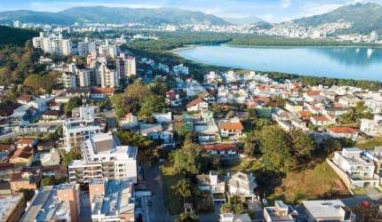 Apartamento à Venda em Prédio Novo no bairro João Paulo, Florianópolis !!