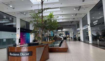Loja de Frente para a SC 401 no Business Decor