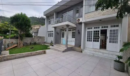 Casa à Venda Muito Bem Localizada no Bairro Trindade, Florinanópolis !!