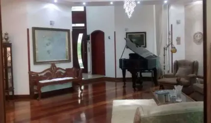 Casa sobrado à venda no Condomínio Residencial Morada dos Lagos na Aldeia da Serra em Barueri - SP