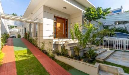 Casa á venda no bairro Planalto Paulista em São Paulo - SP.