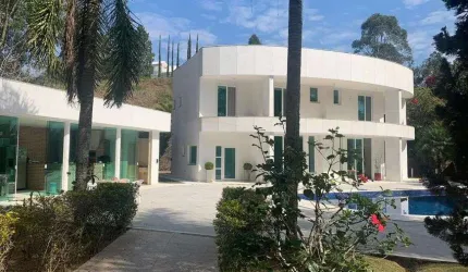 Casa de Condomínio de alto padrão para venda com 500 metros quadrados em Arujá - SP.