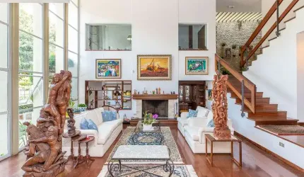 Casa de Alto Padrão à Venda no Bairro Jardim Marajoara, São Paulo - SP