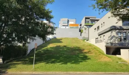 Terreno à venda localizado em Alphaville - Santana de Parnaíba - SP