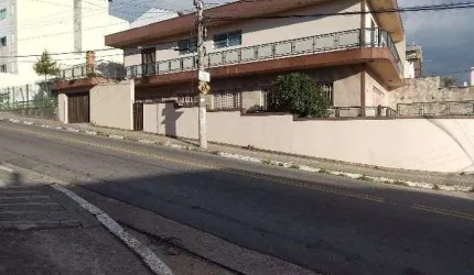 Casa para venda possui 500 metros quadrados com 3 quartos em Jardim Pilar - Mauá - SP